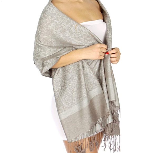 Accessories - 🆕 NWOT Soft Paisley Scarf Shawl Wrap